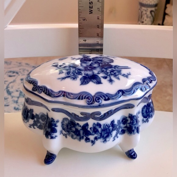 Vintage Cracker Barrel Blue and White Oval Trinket Box - Picture 4 of 9
